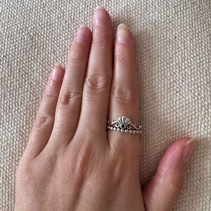 Vintage-Style Tiara Ring with Green Gemstone Accent